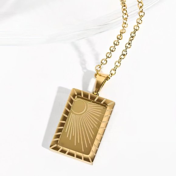 LEMONLIMEBLUE Jewelry - Sun Pendant Necklace 18K Gold Plated